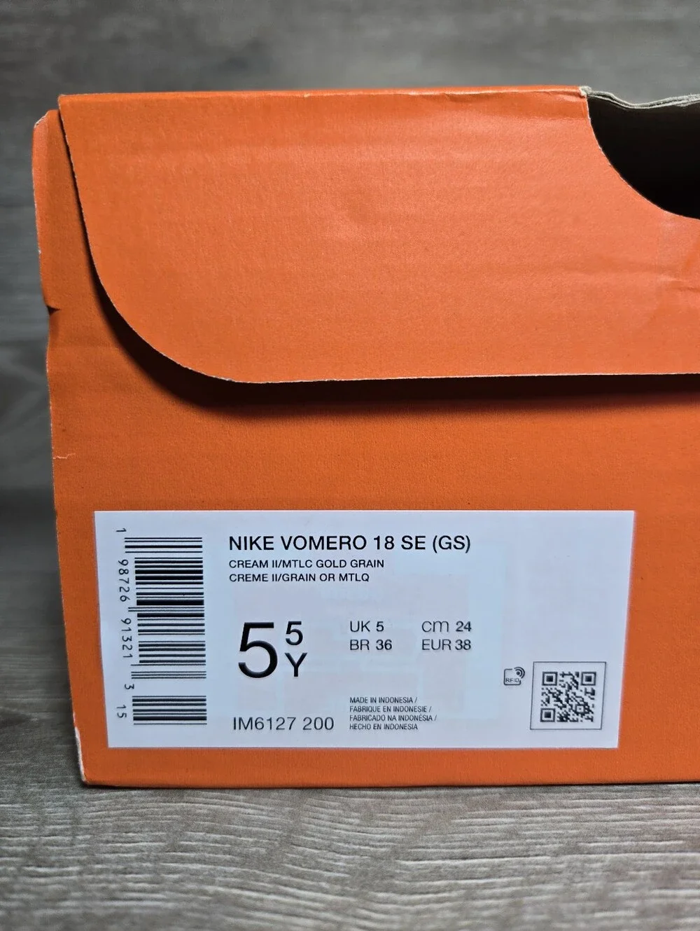 Nike Vomero 18 SE Running Shoes Size 5.5 Youth / 7 Women Cream / Gold Grain NEW